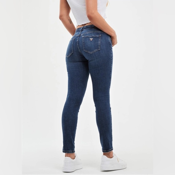 Guess Denim - Guess Power Curvy Mid Rise Skinny Jeans – Size 26 – Classic Blue Denim